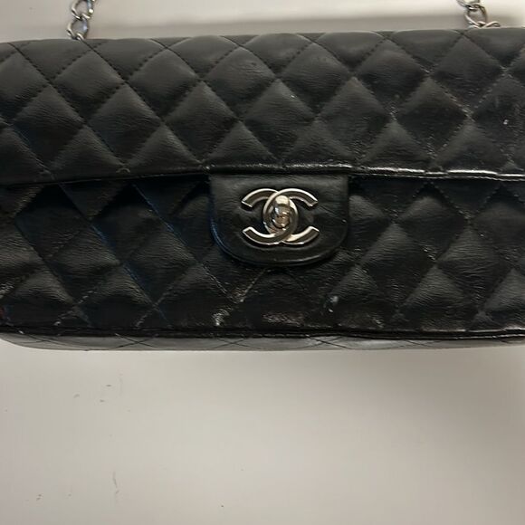 AUTHENTIC VINTAGE CHANEL BLACK LAMBSKIN SINGLE SILVER CHAIN FLAP BAG - Picture 2 of 10